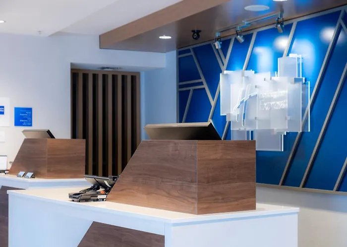 Hotel Express & By Ihg 3*