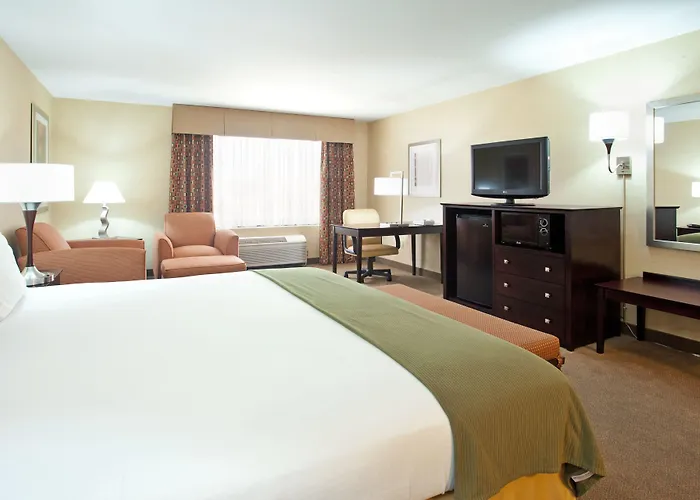 Hotel Express & By Ihg 3*
