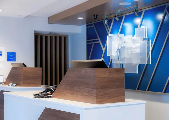 Express & By Ihg 3*